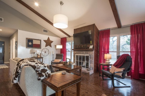 Honey Haus on the Horseshoe Home image 12