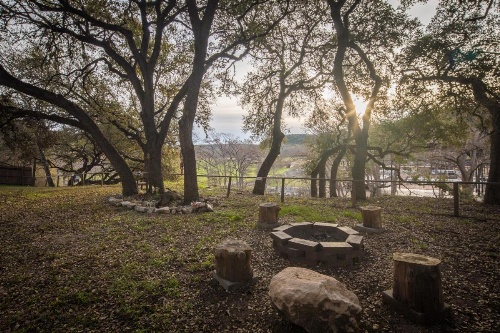 Honey Haus on the Horseshoe Home image 18