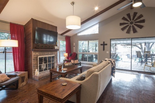 Honey Haus on the Horseshoe Home image 19