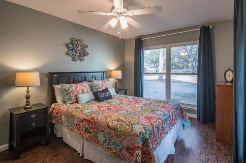 Honey Haus on the Horseshoe Home image 20